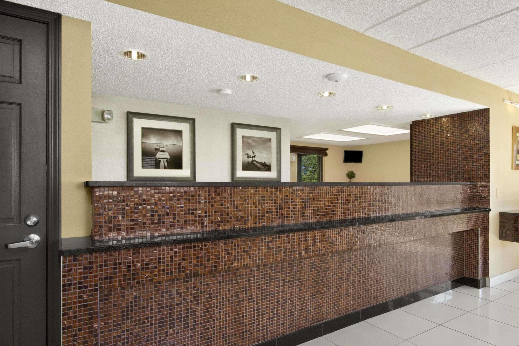 Travelodge By Wyndham College Park Exterior foto